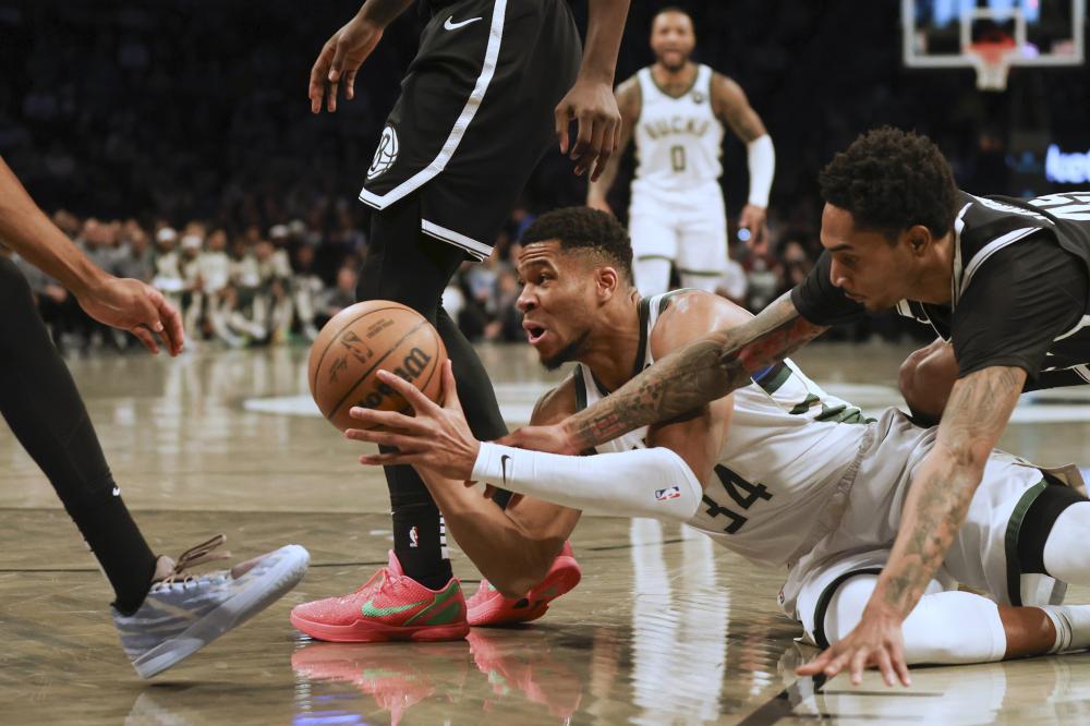 中国球员杨瀚森、郇斯楠相继入选NBA选秀，展现中国篮球崛起希望。