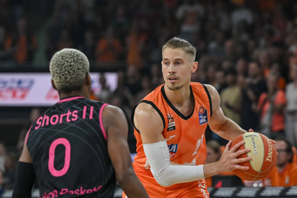 比赛吸引了 比赛吸引了